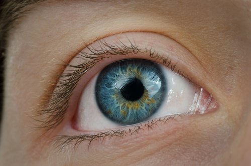 блакитне око