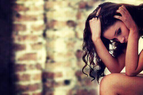 дівчина-песиміст