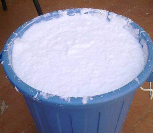 домашнє мило у відрі