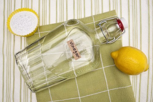 лимон та білий оцет допоможуть очистити праску