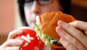 9 продуктів, які спричиняють неприємний запах тіла