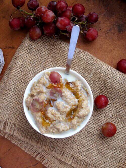 вівсянка з яблуками та горіхами