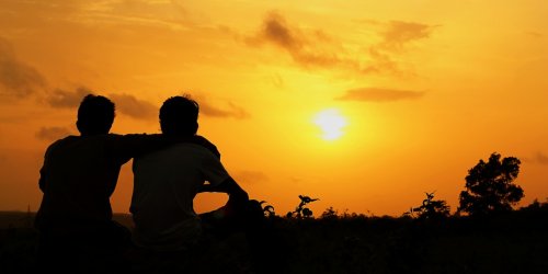 хороший друг ділиться злетами та падіннями