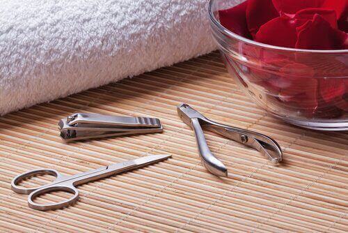 інструменти для манікюру