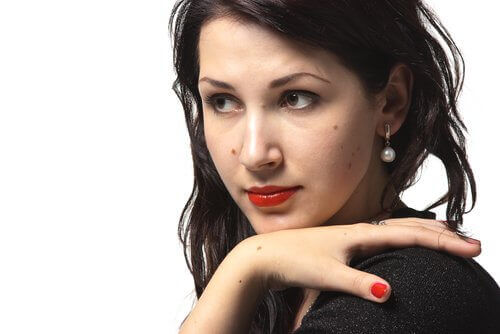 родимка на обличчі жінки