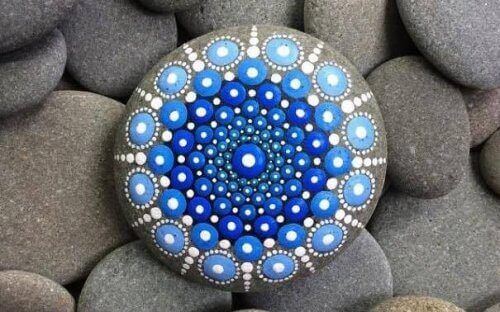 східні візерунки на камені