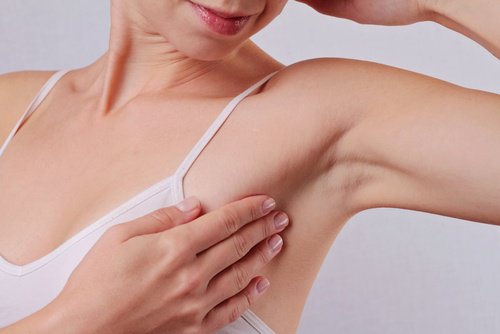 ліва пахвова ділянка жінки