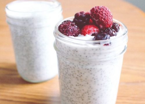 насіння чіа з йогуртом