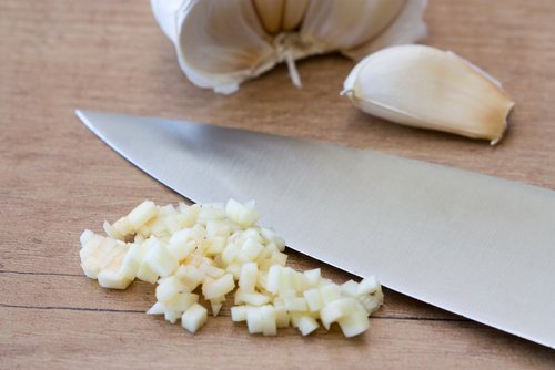 часник як спосіб боротьби з мухами