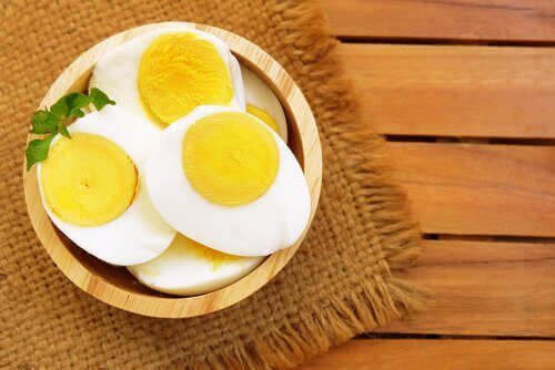 варені яйця на сніданок
