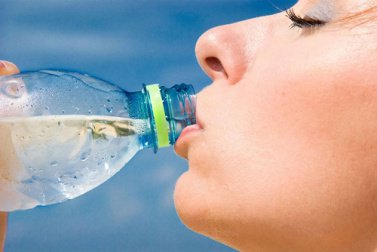 пийте воду щоб очистити організм