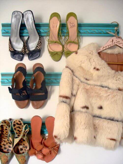 взуття на підборах на полиці