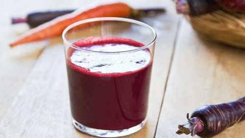 сік з яблука та фіолетової моркви