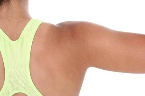 11 вправ, які допоможуть позбутися болю в плечах