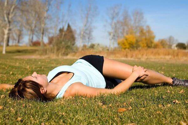 5 вправ на розтяжку, які позбавлять від болю в спині