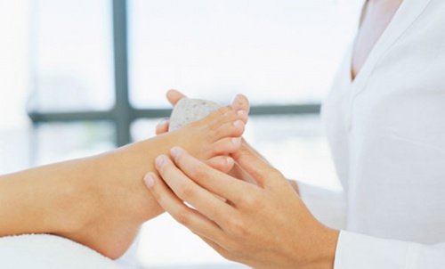 використання пемзи для стоп