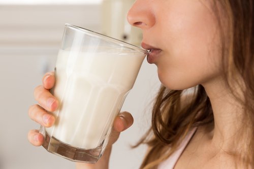 7 вагомих причин пити молоко з медом