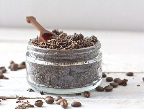 маска для обличчя з меленої кави та соди