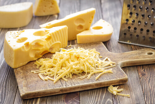 сир та корисні жирні продукти