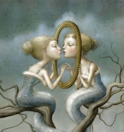 дівчинка перед дзеркалом