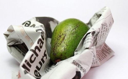 зберігання авокадо в газеті