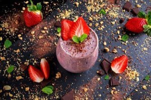 Смузі для схуднення з полуницею, вівсянкою та імбирем