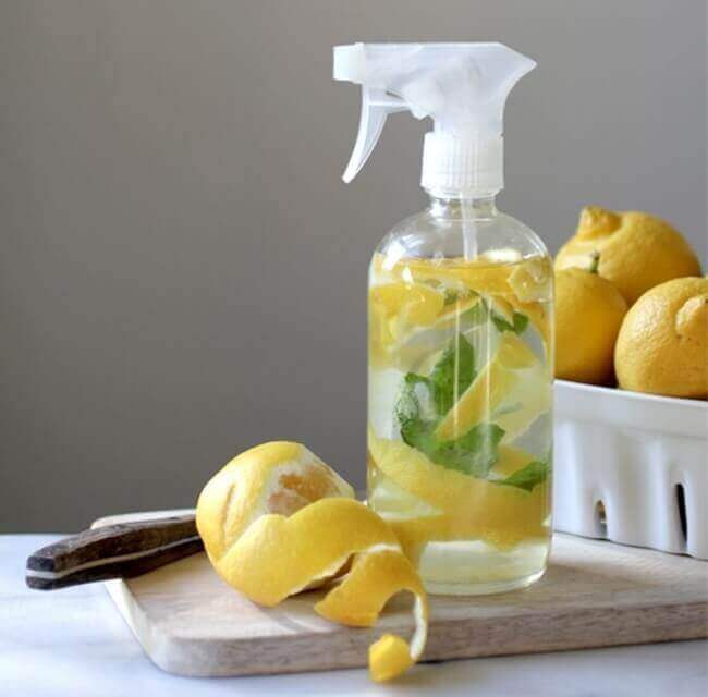 чисті шкарпетки за допомогою лимонного соку