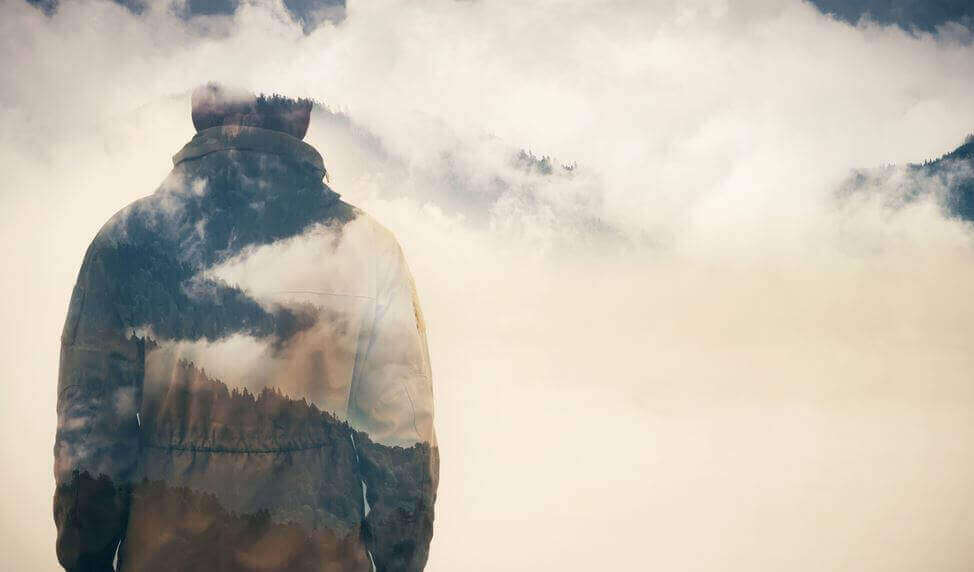 силует людини та гори