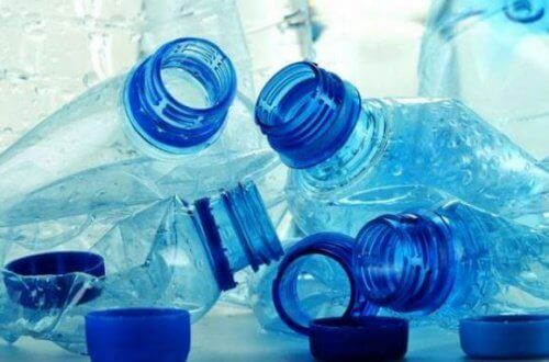 пластикові пляшки потрібно здавати на переробку
