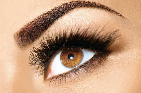 використання вазеліну на бровах і віях