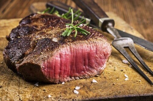 червоне м'ясо не можна їсти при кислотному рефлюксі