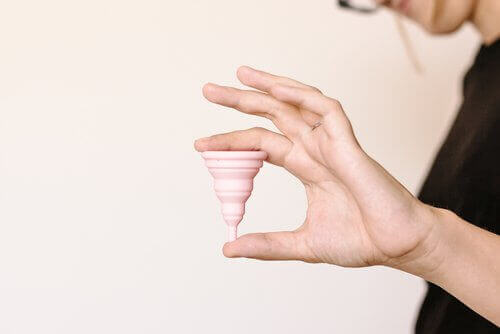 менструальна чашка є практичною