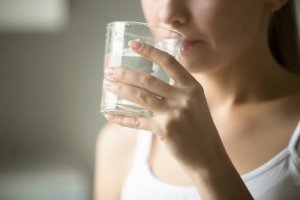 Більше води щодня вилікує розлади зі здоров'ям