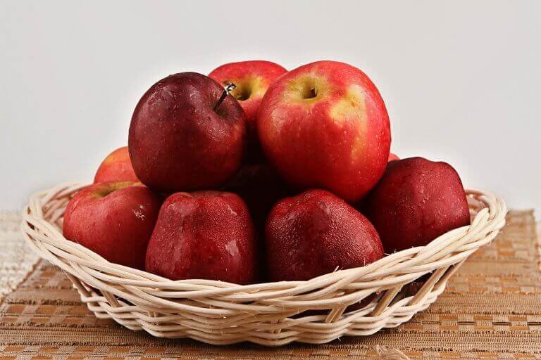їсти яблука при затримці рідини