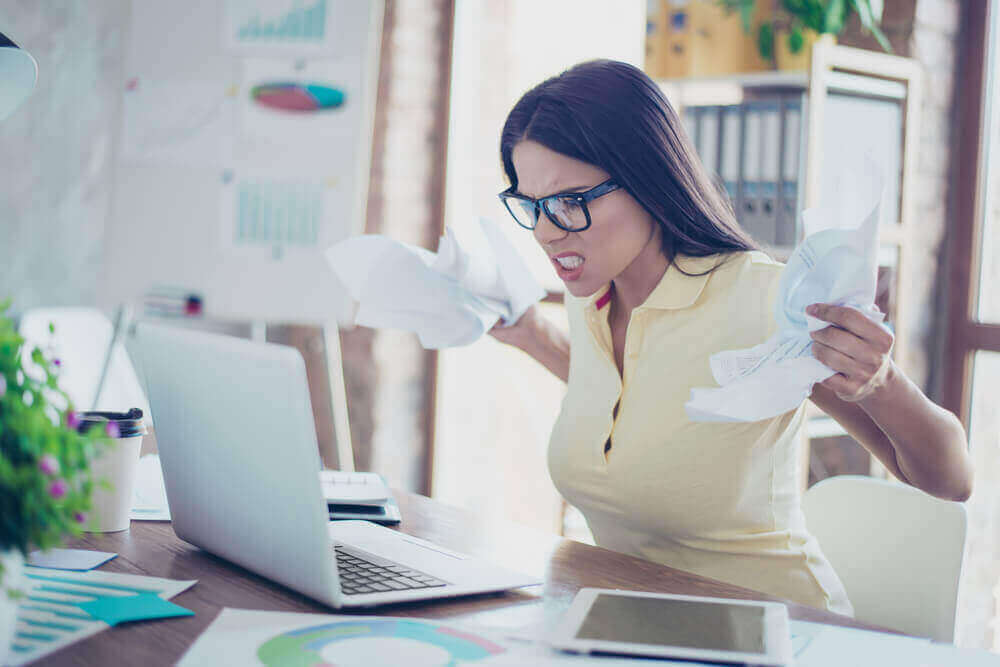 у дівчини агресивний характер