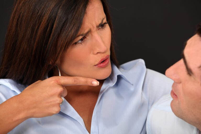 критика провокує розпад стосунків