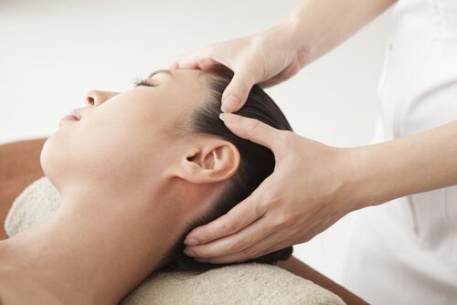 набряки обличчя - ознаки затримки рідини