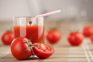 Щотижнева детоксикація організму за допомогою томатного соку, часнику та куркуми