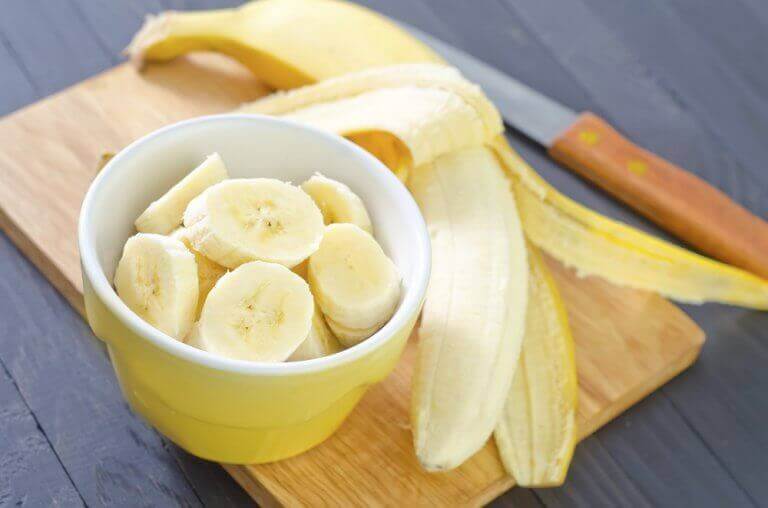 корисні перекуси з бананами та горіхами на вечерю