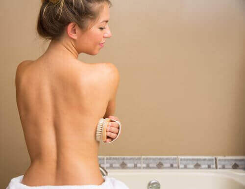 дівчина у ванні