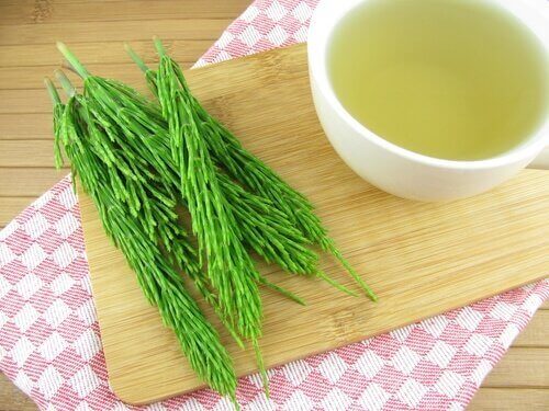 хвощ має сечогінні властивості