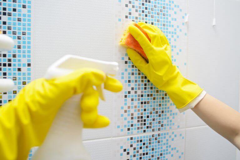 як правильно мити стіни для дезінфекції ванної кімнати