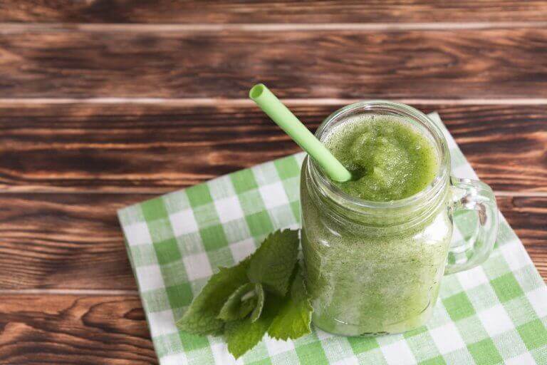 коктейлі для очищення кишки з м'ятою