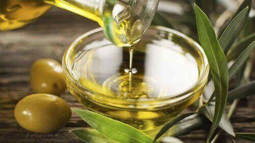 мигдалева та оливкова олії