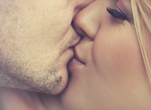 5 інфекцій, що передаються через поцілунки