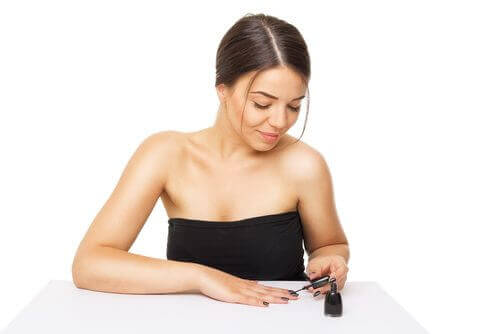 як легко прикрасити нігті вдома