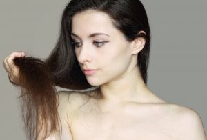 Причини втрати волосся і як це виправити