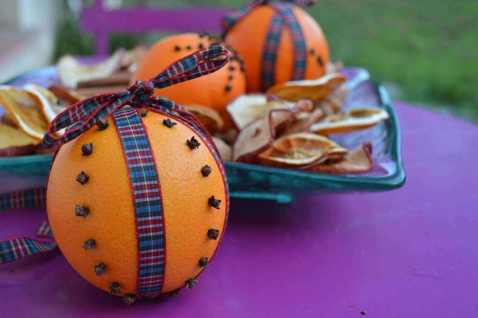 освіжувач з ароматом гвоздики та апельсину