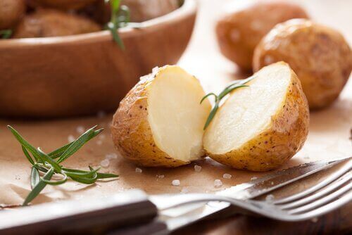 печена картопля