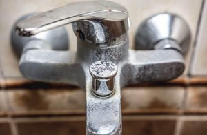 Як видалити мінеральні відкладення у ванній